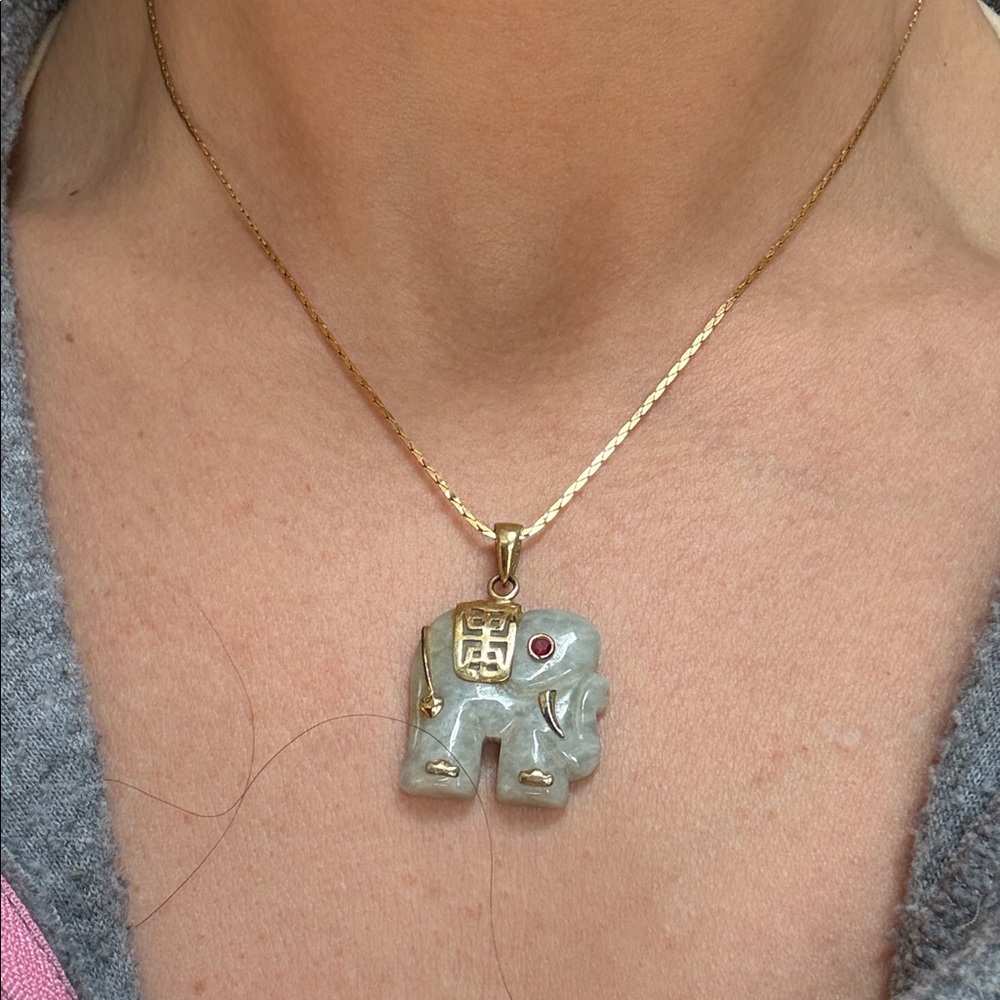 Solid 14k gold Necklace w jade embellished elephant